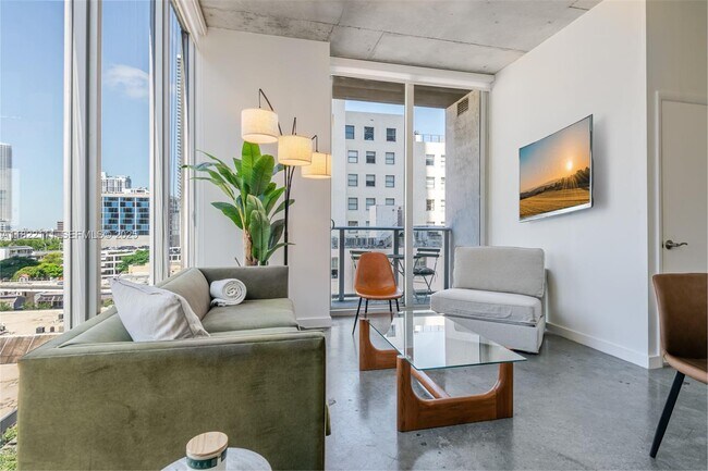 Building Photo - 151 SE 1st St