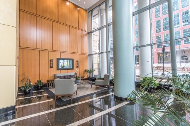 Building Photo - 345 N La Salle Dr