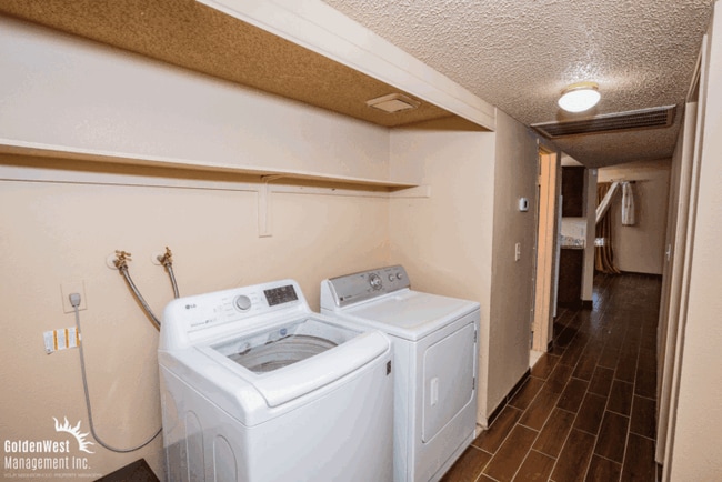 Building Photo - Beautiful 4Bdm 2Ba Single-Story Home Near ...