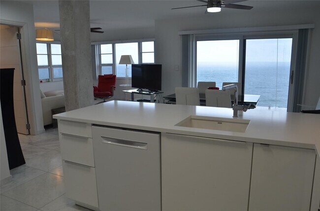 Building Photo - 6000 N Ocean Blvd