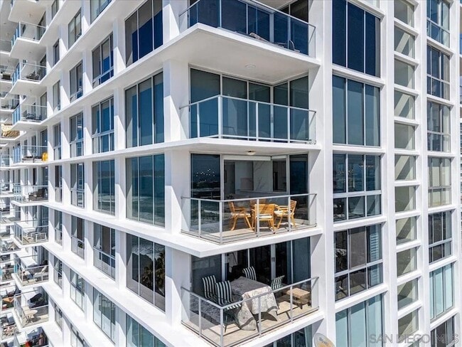 Building Photo - 1830 Avenida Del Mundo