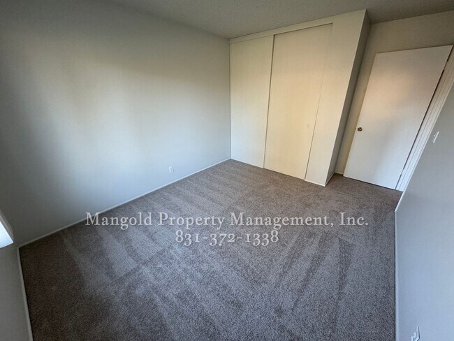 Building Photo - 22490 Ferdinand Dr