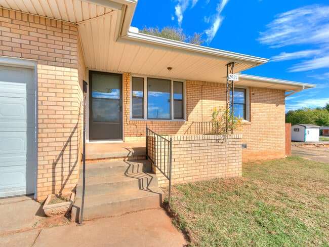 Building Photo - 2921 NE 17th Ave