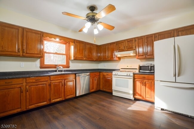 Building Photo - 11 Lenox St