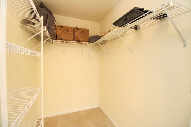 Building Photo - ***FALLING WATERS***ANNUAL UNFURNISHED REN...