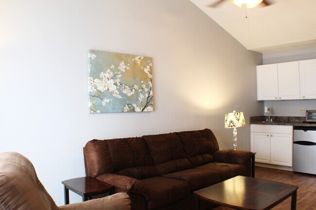 Building Photo - 1374 Bradley Dr