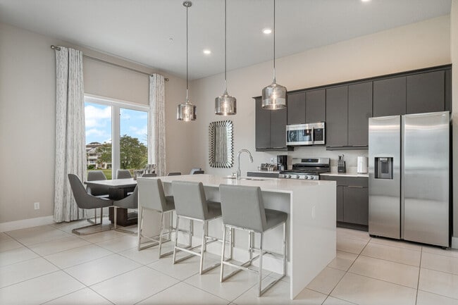 Building Photo - 7740 Sandy Ridge Dr