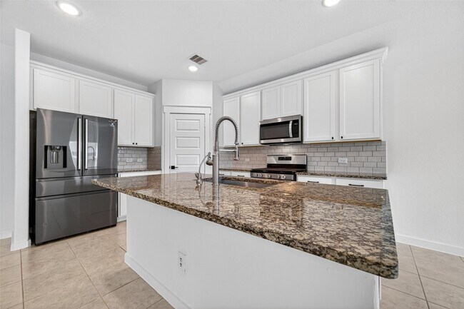 Building Photo - 16307 Rockdale Landing Dr