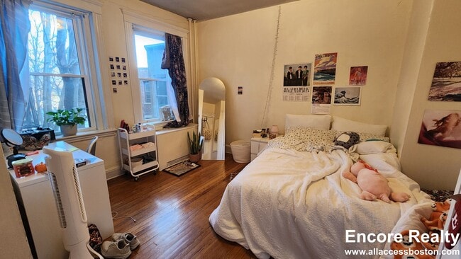 Building Photo - 1999 Commonwealth Ave