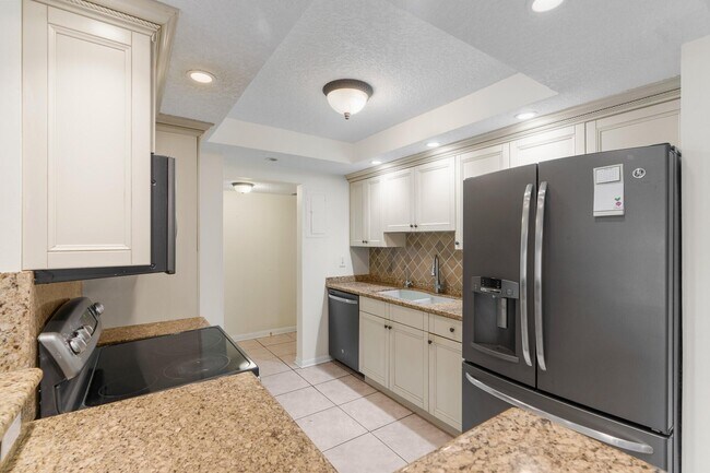 Building Photo - 951 De Soto Rd