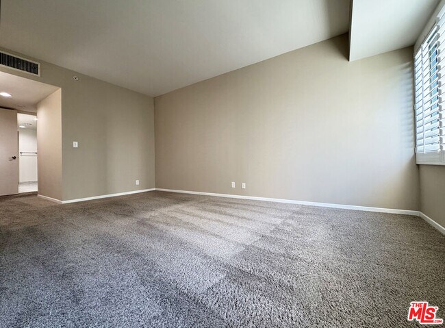 Building Photo - 10520 Wilshire Blvd