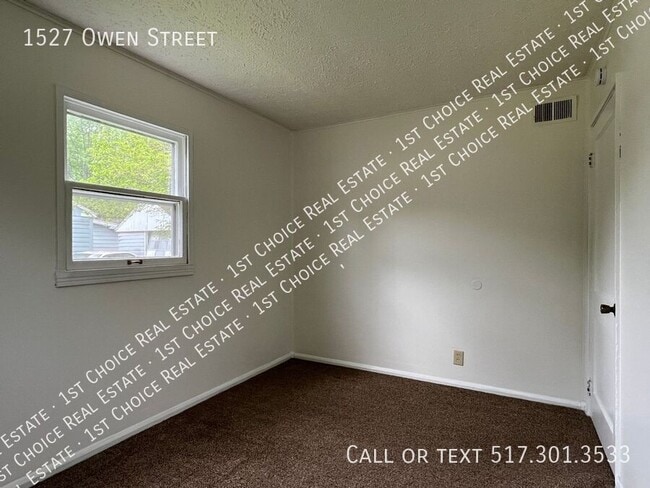 Building Photo - 1527 Owen St