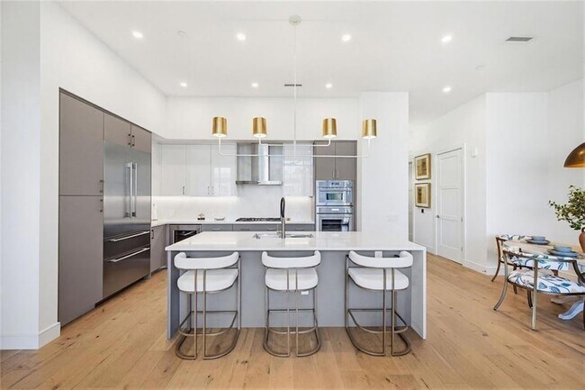 Building Photo - 2425 Peachtree Rd NE