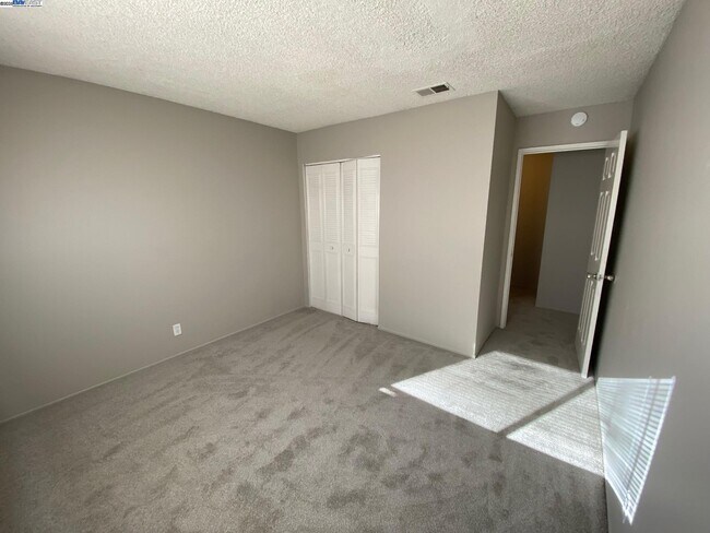 Building Photo - 2114 Peppertree Way