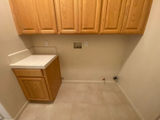 Building Photo - 4 bedroom in Paso Robles