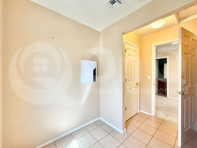 Building Photo - 218 N 109th Dr