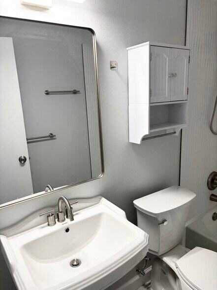 Building Photo - 115 Springwood Cir