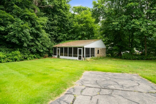 Building Photo - 48 Seaver St