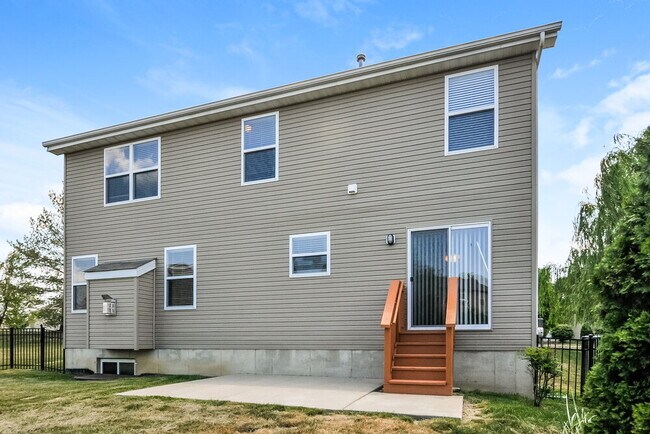 Building Photo - 245 Spring Borough Dr
