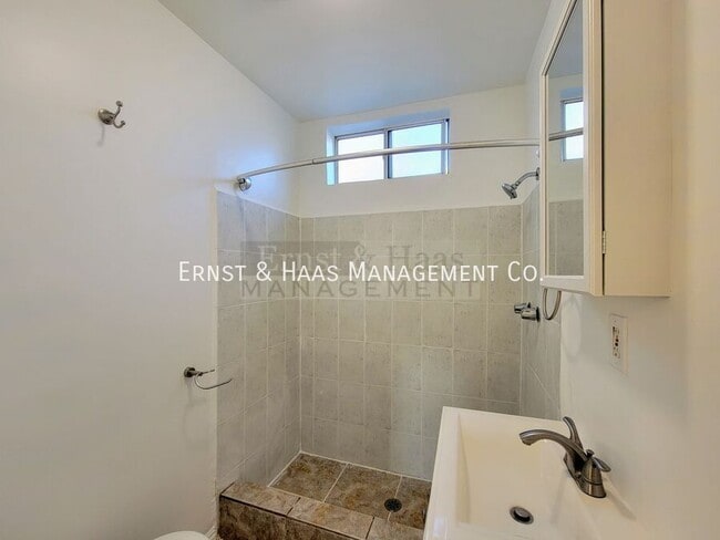 Building Photo - 1039 E Ridgewood St