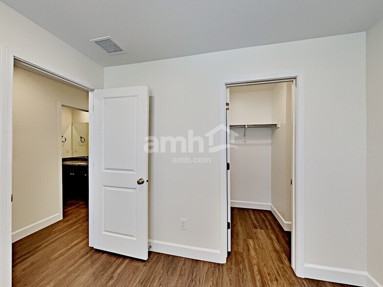 Building Photo - 2444 S Wild Horse Way