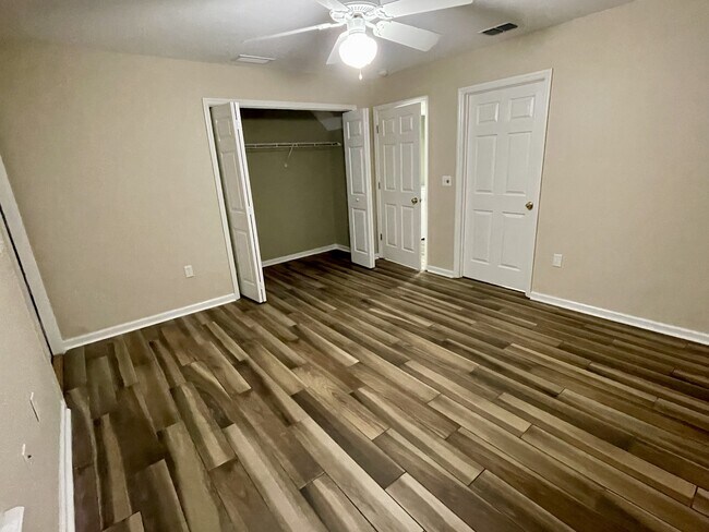 Building Photo - 4434 Gearhart Rd