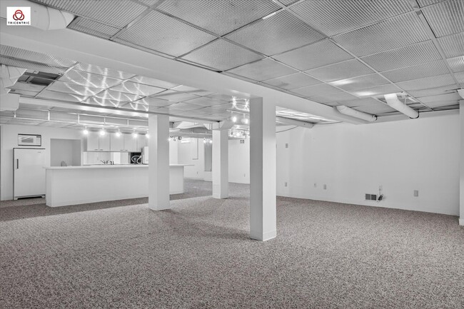 Building Photo - 1431 Provincial Dr