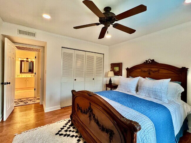 Building Photo - FULLY FURNISHED LUXURY CONDO!