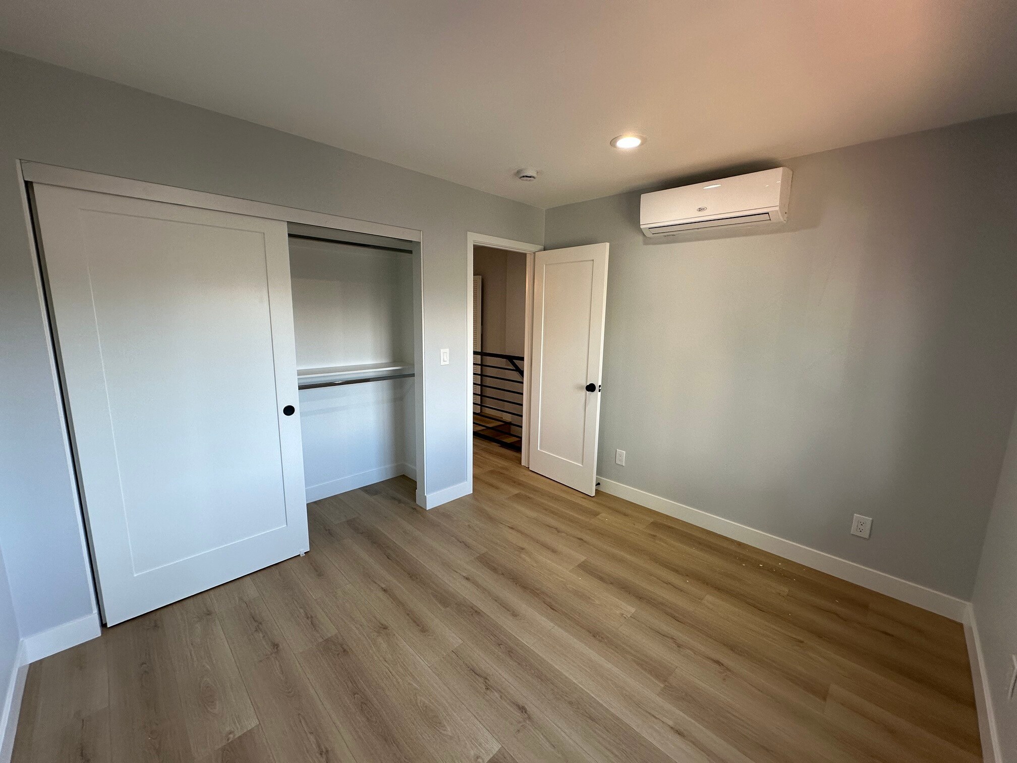 Building Photo - 826 Rose Ave