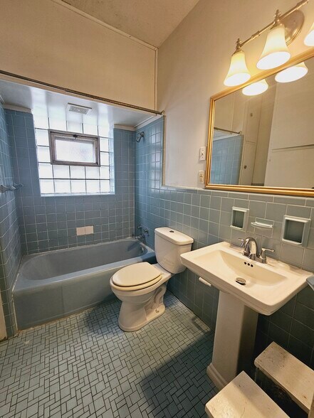 Building Photo - 333 W 6th St