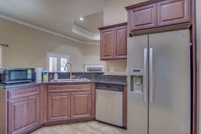 Building Photo - Twelve Oaks Plantation Home with Hardwood Floors, Fireplace & Fenced Backyard