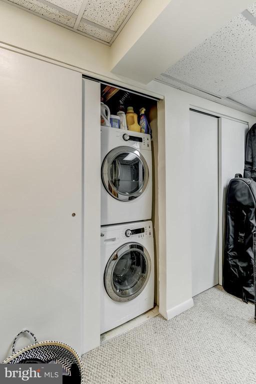 Building Photo - 145 W Hill St