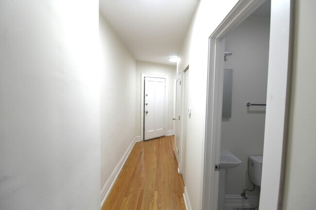 Building Photo - 6307 N Mozart St