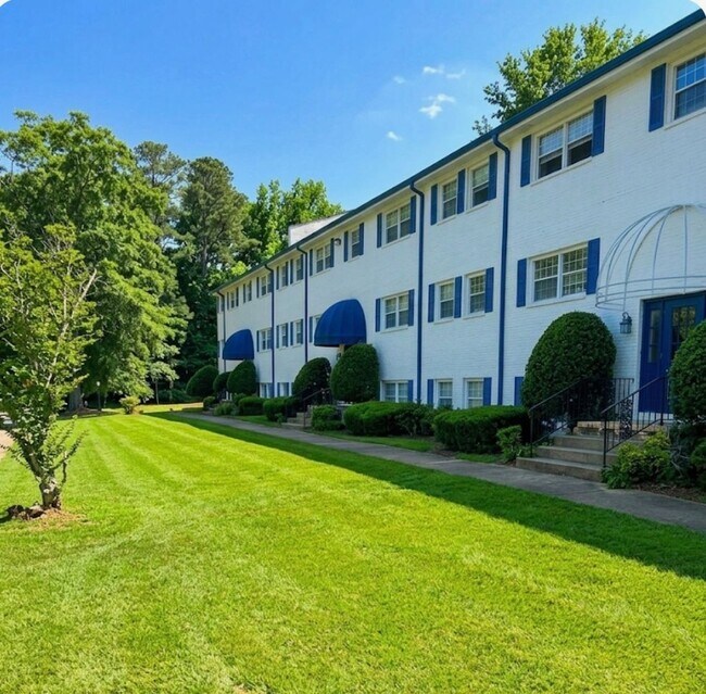 Building Photo - Dodson Courtyard Apartments 1 & 2 Bedrooms Available