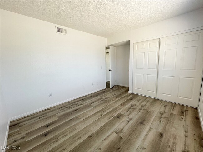 Building Photo - 2705 Jennydiane Dr