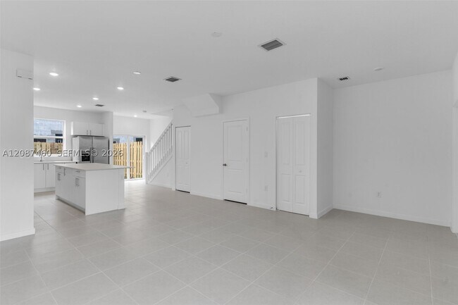 Building Photo - 1081 SE 3rd Terrace