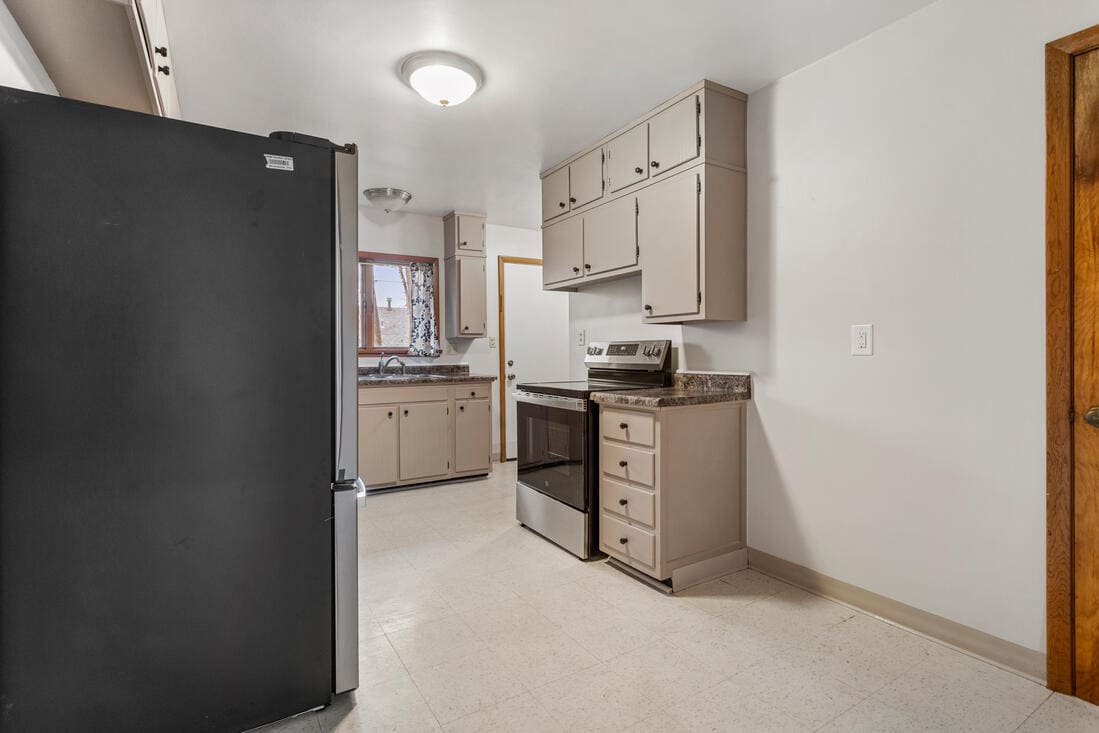 Building Photo - 1320 Alms Dr