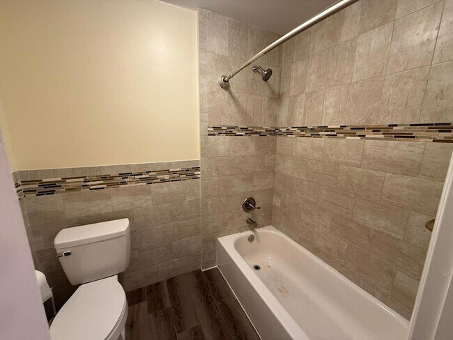 Building Photo - 717 W Ocean Ave