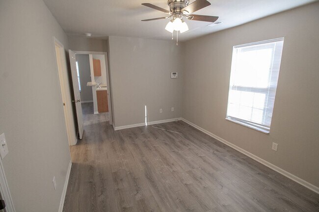 Building Photo - Affordable 3 Bedroom Duplex
