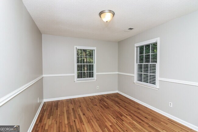 Building Photo - 5065 Brown Rd