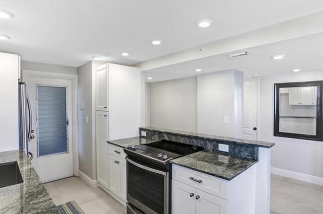 Building Photo - 1300 Gulf Shore Blvd N