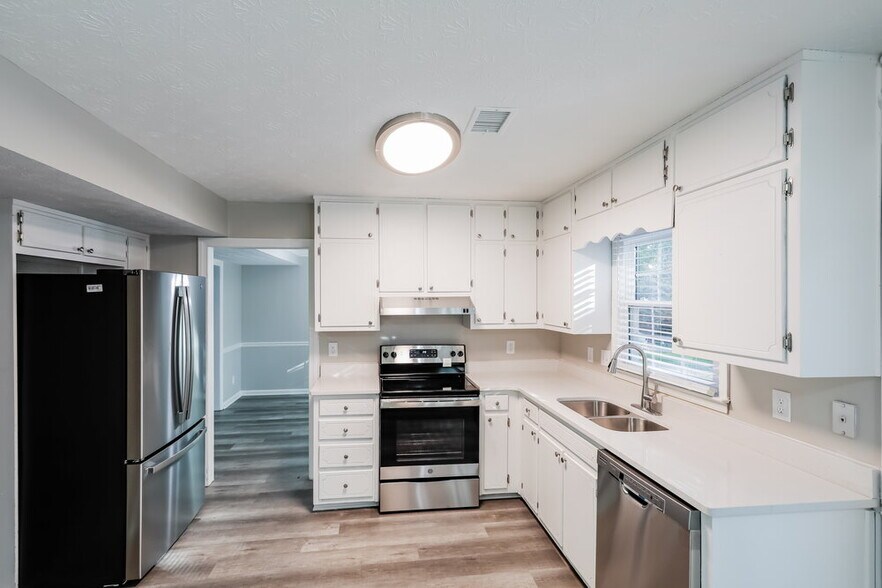 Building Photo - 1070 Hunters Creek Ct