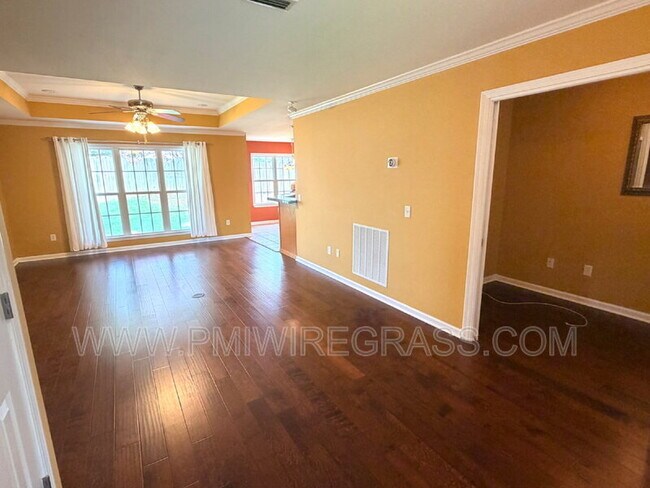 Building Photo - 201 Windsor Garden Dr
