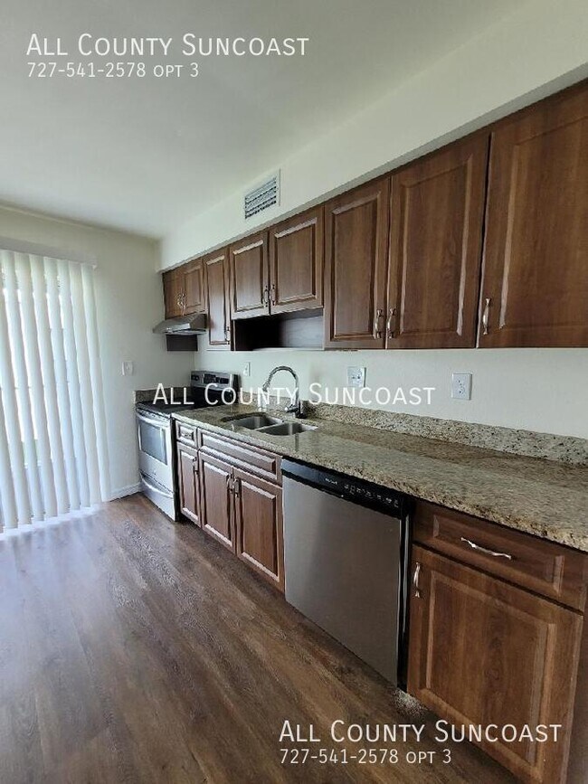 Lauren Manor condo for rent many upgrades! 7450 35th St N Pinellas