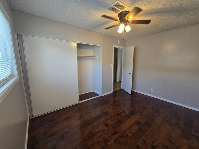Building Photo - Newly Remodeled 3 Bedroom 1 Bathroom Home!...