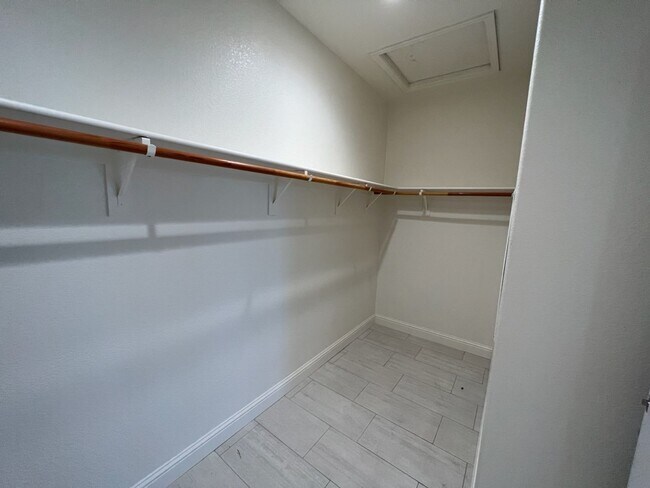 Building Photo - Newer single story home located in desirab...