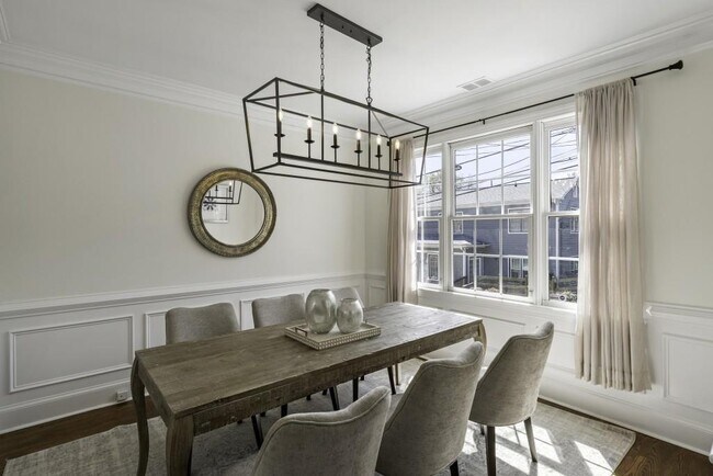 Building Photo - 78 Crumley St SE