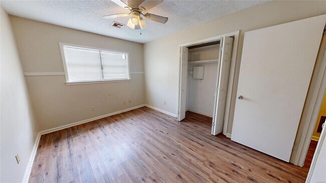 Building Photo - 2112 Cottingham Dr