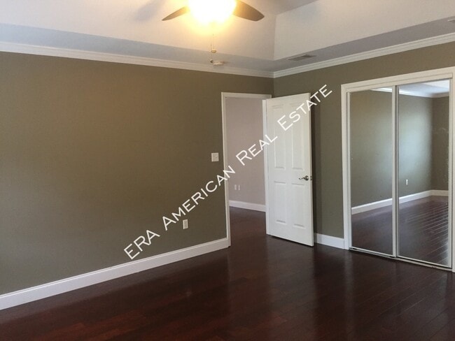 Building Photo - 53 Hillcrest Dr