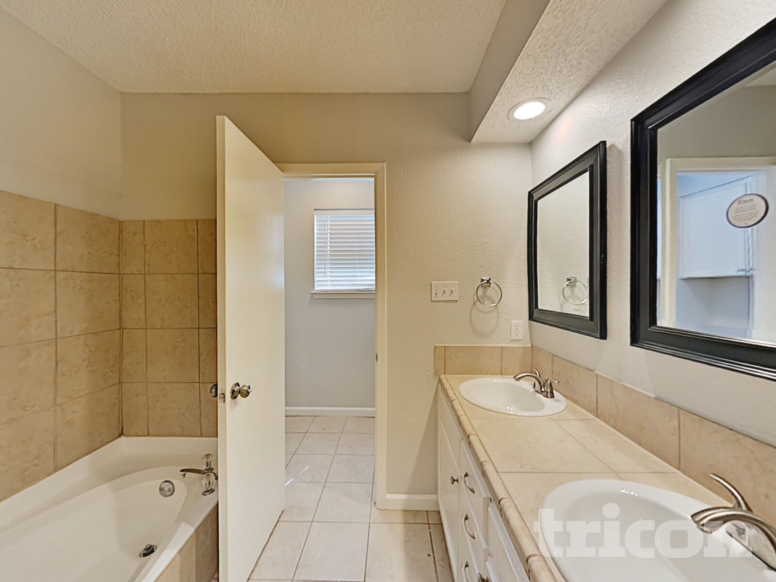 Building Photo - 5711 Calumet Dr